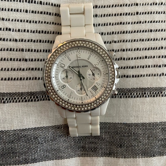 Michael Kors watch female - Picture 1 of 2